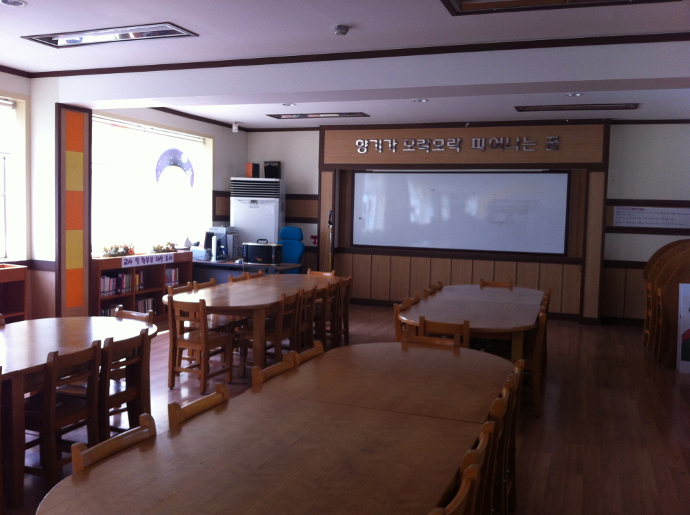 중앙초 도서관 사진