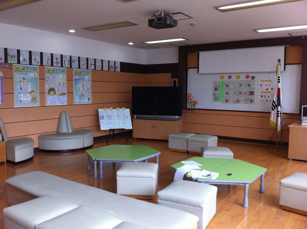 후평초 도서관 사진