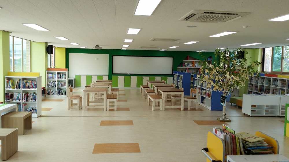 동내초 도서관 사진